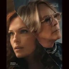 Amanda Righetti und Jamie Lee Curtis im dramatischen Split-Screen-Porträt.