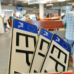 Tablice rejestracyjne w urzędzie. Szybka rejestracja pojazdu online to przyszłość.