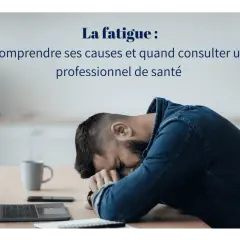 Un homme épuisé la tête sur les bras devant un ordinateur. Que peut cacher une grande fatigue ? Comprendre ses causes et quand consulter un professionnel de santé.