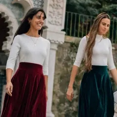 Spódnica welurowa na co dzień: jak nosić modnie i wygodnie?
