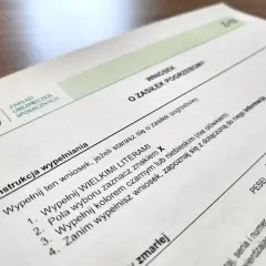 Wniosek o zasiłek pogrzebowy ZUS. Instrukcja wypełniania dokumentu, gdy nastąpił zgon w domu. Co robić, by otrzymać świadczenie.