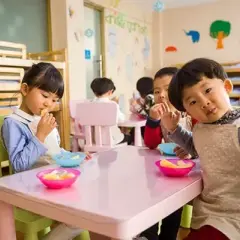 Jak biura podróży liczą wiek dziecka i co to oznacza dla ceny?