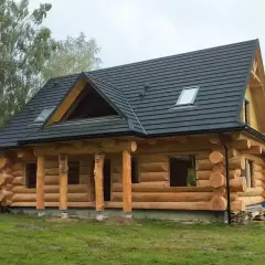 Piękny dom z bali, cena pod klucz. Naturalne drewno, solidna konstrukcja, gotowy do zamieszkania.