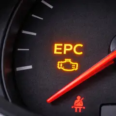Świeci się kontrolka EPC na desce rozdzielczej. Co to oznacza? Awaria silnika lub układu elektronicznego.
