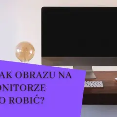 Komputer z czarny ekranem na biurku. Obok żarówka i klawiatura. Brak obrazu na monitorze - co robić?