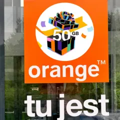 Logo Orange z informacją o 50 GB gratis. Dowiedz się, jak doładować konto Orange i skorzystać z promocji.