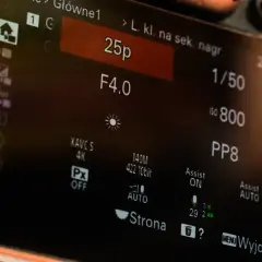 Ustawienia aparatu: 25p, F4.0, 1/50, ISO 800. Idealne parametry, by zacząć nagrywać timelapse.