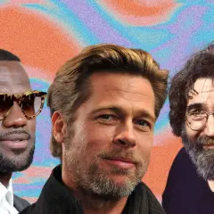 Trois hommes célèbres, chacun avec des barbes homme distinctes, posent sur un fond psychédélique.