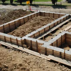 Ława fundamentowa: Jaka szerokość zapewni stabilność domu parterowego?