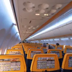 Ile miejsc ma samolot Ryanair? Odkryj pojemność ich floty