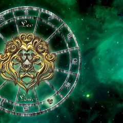 Złoty lew na tle zielonego kosmosu, symbolizujący 19 sierpnia znak zodiaku Lew.