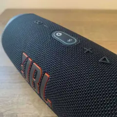 Jaką ładowarkę do JBL Charge 5 wybrać, aby uniknąć problemów?