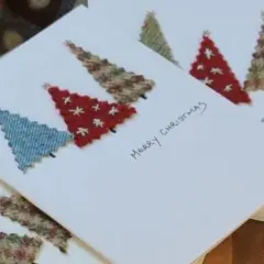 Tarjetas navideñas manualidades con árboles de tela cosidos a mano. ¡Un detalle único para esta Navidad!