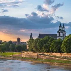 Nad jaką rzeką leży Kraków? Odkryj Wisłę i jej atrakcje