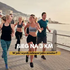 Grupa przyjaciół cieszy się treningiem biegowym na 3 km nad morzem.