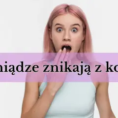 Młoda kobieta z różowymi włosami zszokowana, zakrywająca usta dłonią.