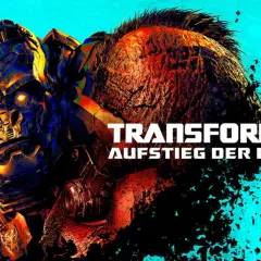 Ein Roboter mit leuchtenden Augen und ein gorillaähnliches Wesen im Film "Transformers: Aufstieg der Bestien".
