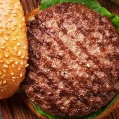 Jakie mięso na burgera? Odkryj najlepsze opcje dla smaku i soczystości