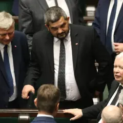Co daje członkostwo w PiS? Odkryj korzyści i możliwości przynależności