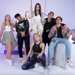 Kto jest z kim w Genzie - relacje bohaterów, które musisz znać