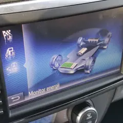 Toyota Yaris III pojemność baku: 36 czy 42L? Zasięg i rezerwa