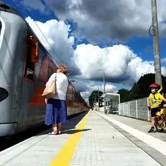 Pociąg Krzeszowice-Kraków: Szybkie przystanki i atrakcje dla turystów