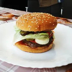 Jak zrobić hamburgery - prosty przepis na pyszne domowe burgery