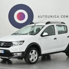 Dacia Sandero 1500 diesel Stepway bianca, pronta per ogni avventura.