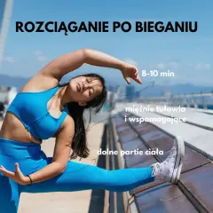 Kobieta w niebieskim stroju wykonuje rozciąganie po bieganiu, skupiając się na mięśniach tułowia i dolnych partiach ciała.