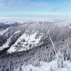 Czeskie góry: gdzie jechać? Narty, skalne miasta i Sky Bridge 721!