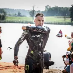 Jak wybrać piankę do pływania? Poradnik krok po kroku
