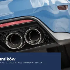 Naprawa tłumików w niebieskim samochodzie. Dowiedz się, kiedy warto naprawiać, a kiedy wymienić tłumik.