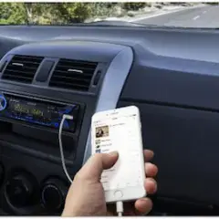 Jak słuchać muzyki z telefonu w samochodzie bez Bluetooth i AUX