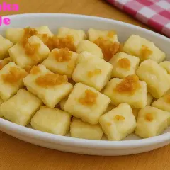Ile gotować kluski leniwe? Sekret puszystych i zwartych klusek!