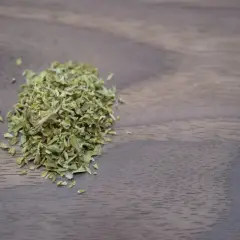 Getrockneter Oregano, ein beliebtes Gewürz, das oft in der mediterranen Küche verwendet wird. Was ist Oregano? Ein Hauch von Aroma für Ihre Gerichte.