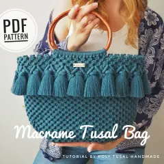 Piękna torebka makrama diy z frędzlami i drewnianymi uchwytami. Wzór PDF dostępny.