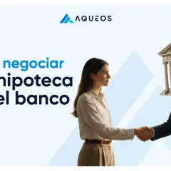 Una mujer estrecha la mano a una figura con un banco en la cabeza. El texto dice "Cómo negociar una hipoteca con el banco".