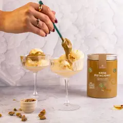 Krem pistacjowy idealnie pasuje do lodów waniliowych. Dodaj go do deserów, by wzbogacić smak.