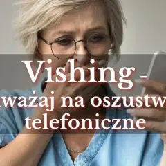 Przerażona kobieta trzyma telefon, na którym widnieje napis "Vishing - uważaj na oszustwa telefoniczne".