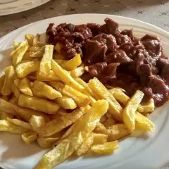 Węgry: Ile kosztuje obiad? Ceny jedzenia i jak nie przepłacić!