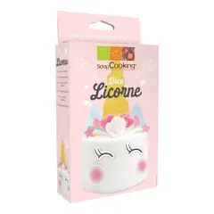 Boîte de décorations pour gâteaux licorne. Une feuille azyme est incluse pour créer des pâtisseries magiques.