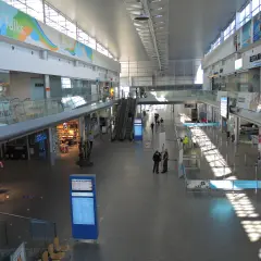Jak szybko i tanio dotrzeć na lotnisko w Poznaniu?