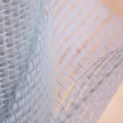 Trama di **rete fibra di vetro rinforzo strutturale**, con fili intrecciati che creano una texture robusta e flessibile, ideale per consolidamenti.