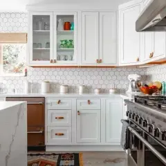 Na czym powiesić szafki kuchenne? Sprawdzone metody montażu i porady