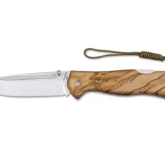 Navaja de bolsillo con mango de madera de olivo y hoja de acero. El diseño evoca la fuerza de un centauro, ideal para el nieto aventurero.