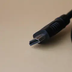 Jak użyć laptopa jako monitor HDMI i uniknąć problemów z połączeniem