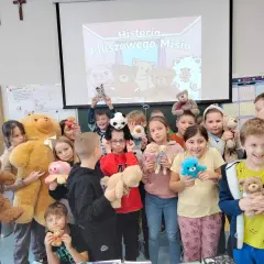 Dzień pluszowego misia w przedszkolu – kiedy i jak go świętować?