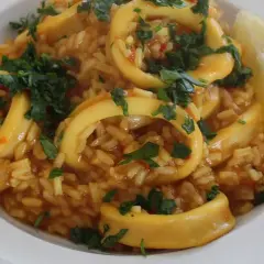 Deliciosa receta de arroz con calamares que no puedes dejar de probar