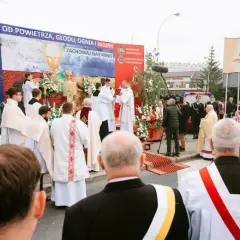 Dlaczego w Boże Ciało są 4 ołtarze? Symbolika i historia tradycji katolickiej