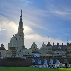 Gdzie jest jasna góra? Odkryj jej lokalizację i znaczenie w Częstochowie